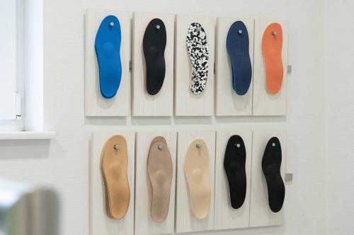 Unsere verschiedenen traditionell maßgefertigten Einlagen-Ausführungen