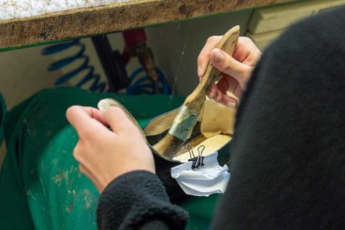 Schuhreparatur: Klebearbeiten